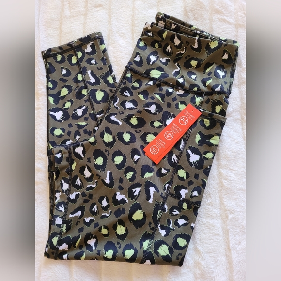 2pc Leopard Workout Set - Picture 4 of 5